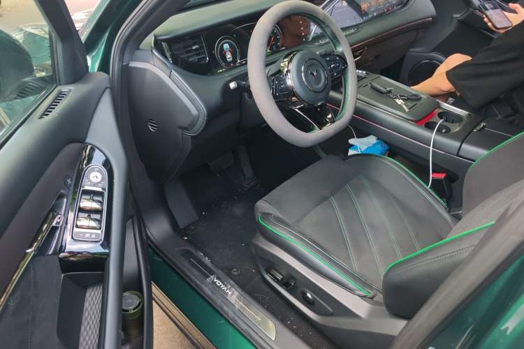 Used VOYAH FREE 2025 318 259 km All-Wheel-Drive Exploration Edition Driver Seat