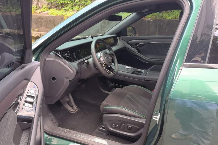 Used VOYAH FREE 2025 318 318 km Rear-Drive Touring Edition Driver Seat
