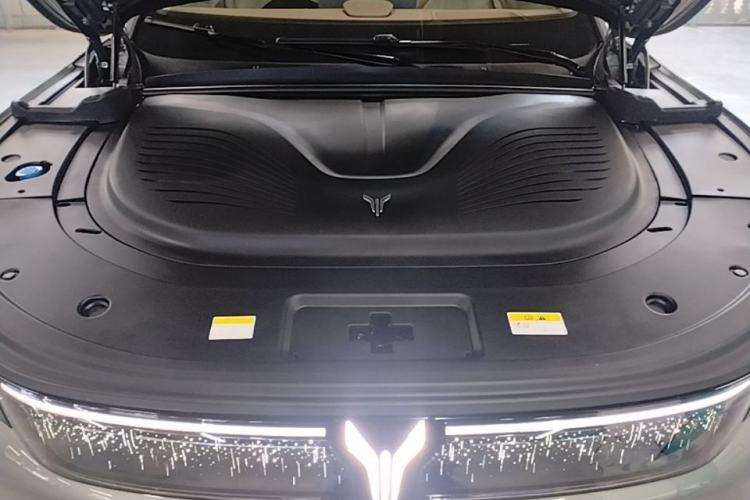 Used VOYAH FREE 2025 Model FREE+ Four-Wheel-Drive Qiankun Edition Engine Bay