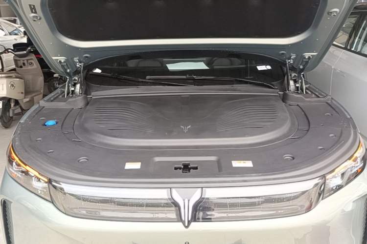 Used VOYAH FREE 2025 Model FREE+ Rear-Drive Qiankun Edition Engine Bay