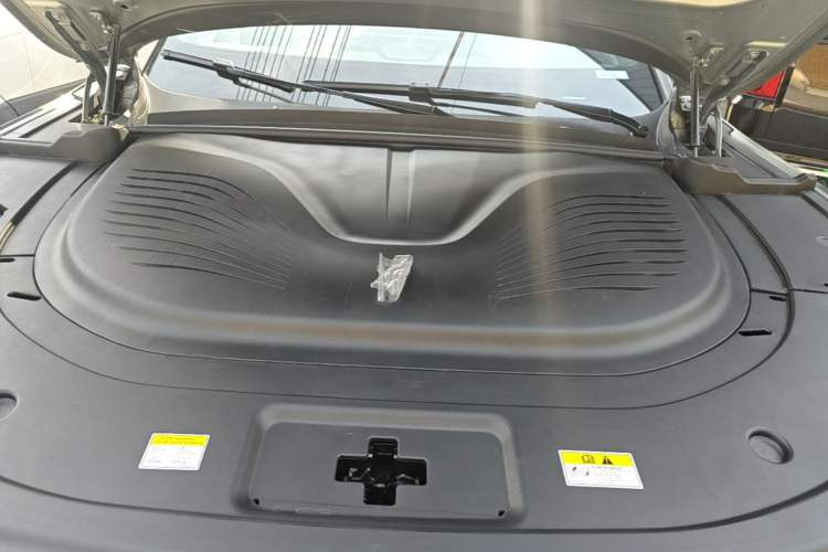 Used VOYAH FREE 2025 Model FREE+ Four-Wheel-Drive Qiankun Edition Engine Bay