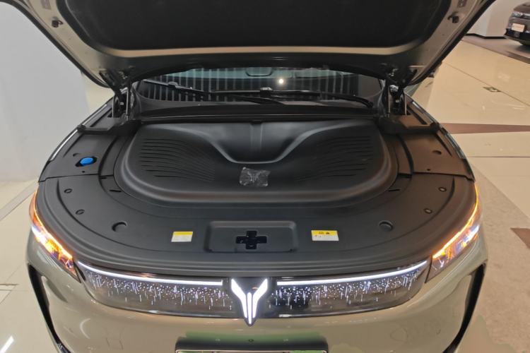 Used VOYAH FREE 2025 Model FREE+ Four-Wheel-Drive Qiankun Edition Engine Bay