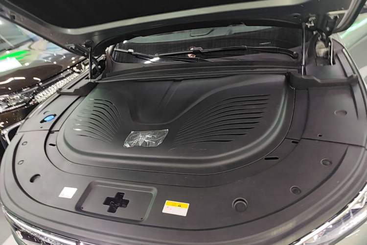 Used VOYAH FREE 2025 Model FREE+ Four-Wheel-Drive Qiankun Edition Engine Bay