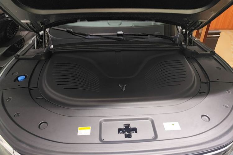 Used VOYAH FREE 2025 Model FREE+ Four-Wheel-Drive Qiankun Edition Engine Bay