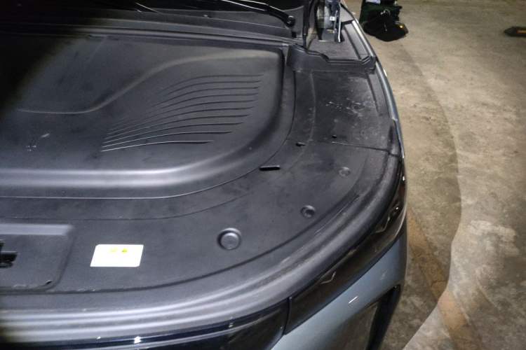 Used VOYAH FREE 2025 Model FREE+ Rear-Drive Qiankun Edition Engine Bay Left