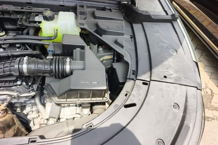 Used VOYAH FREE 2025 Model FREE+ Four-Wheel-Drive Qiankun Edition Engine Bay Left