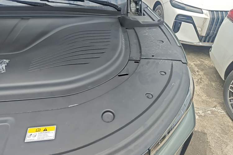 Used VOYAH FREE 2025 Model FREE+ Rear-Drive Qiankun Edition Engine Bay Left