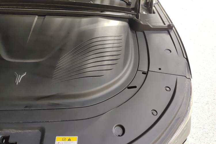 Used VOYAH FREE 2025 Model FREE+ Rear-Drive Qiankun Edition Engine Bay Left