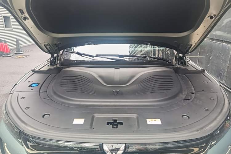 Used VOYAH FREE 2025 Model FREE+ Rear-Drive Qiankun Edition Engine Bay