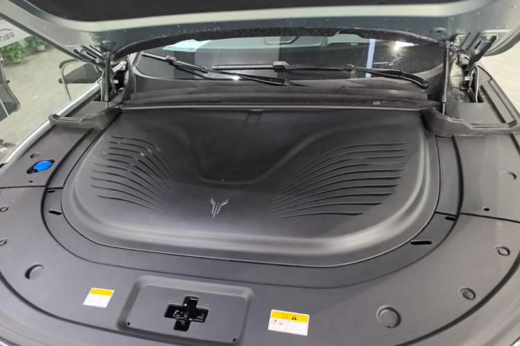Used VOYAH FREE 2025 Model FREE+ Four-Wheel-Drive Qiankun Edition Engine Bay
