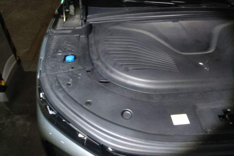 Used VOYAH FREE 2025 Model FREE+ Rear-Drive Qiankun Edition Engine Bay Right