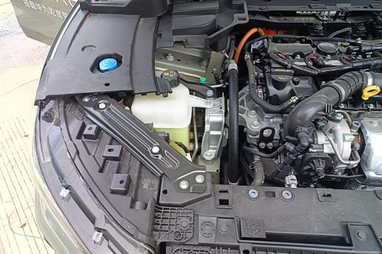 Used VOYAH FREE 2025 Model FREE+ Rear-Drive Qiankun Edition Engine Bay Right