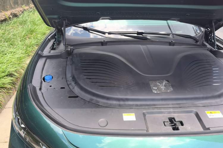 Used VOYAH FREE 2025 318 318 km Rear-Drive Touring Edition Engine Bay Right
