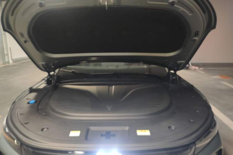 Used VOYAH FREE 2025 Model FREE+ Four-Wheel-Drive Qiankun Edition Engine Bay