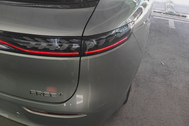 Used VOYAH FREE 2025 Model FREE+ Rear-Drive Qiankun Edition Exterior 3
