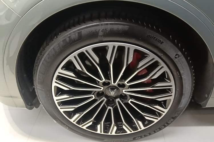Used VOYAH FREE 2025 Model FREE+ Four-Wheel-Drive Qiankun Edition Exterior 4