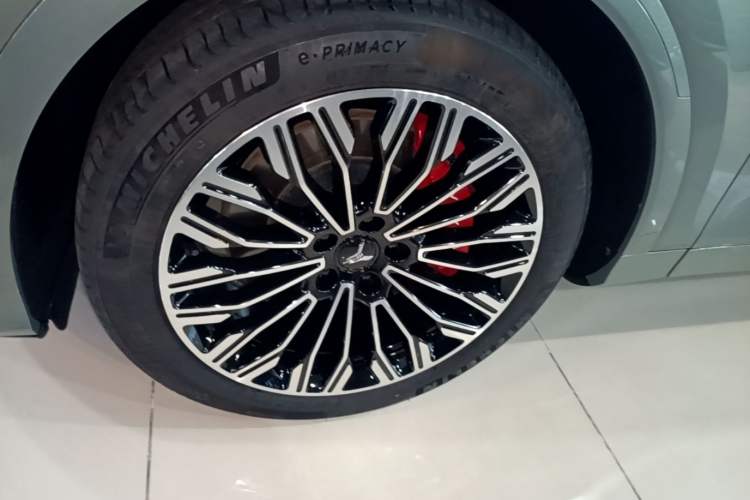 Used VOYAH FREE 2025 Model FREE+ Rear-Drive Qiankun Edition Exterior 4