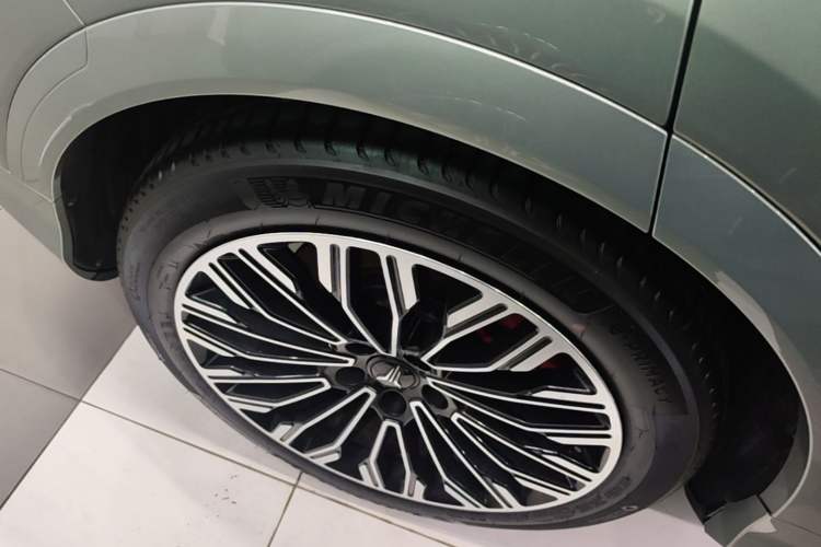 Used VOYAH FREE 2025 Model FREE+ Four-Wheel-Drive Qiankun Edition Exterior 5