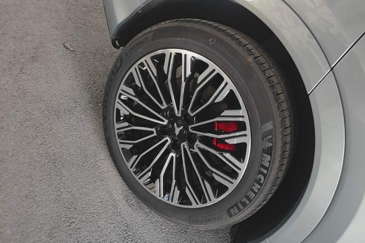 Used VOYAH FREE 2025 Model FREE+ Rear-Drive Qiankun Edition Exterior 5