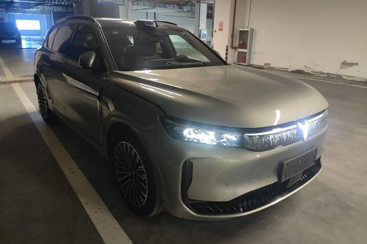 Used VOYAH FREE 2025 Model FREE+ Rear-Drive Qiankun Edition Front Right 45 Deg