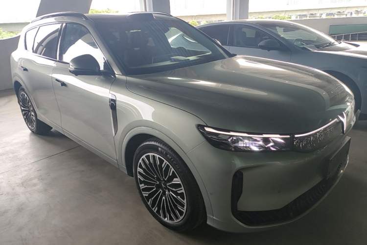 Used VOYAH FREE 2025 Model FREE+ Rear-Drive Qiankun Edition Front Right 45 Deg