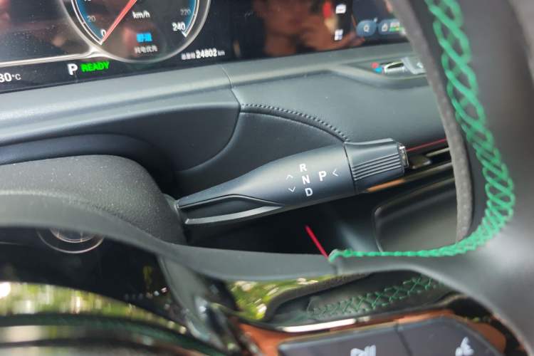 Used VOYAH FREE 2025 318 259 km All-Wheel-Drive Exploration Edition Gear Lever