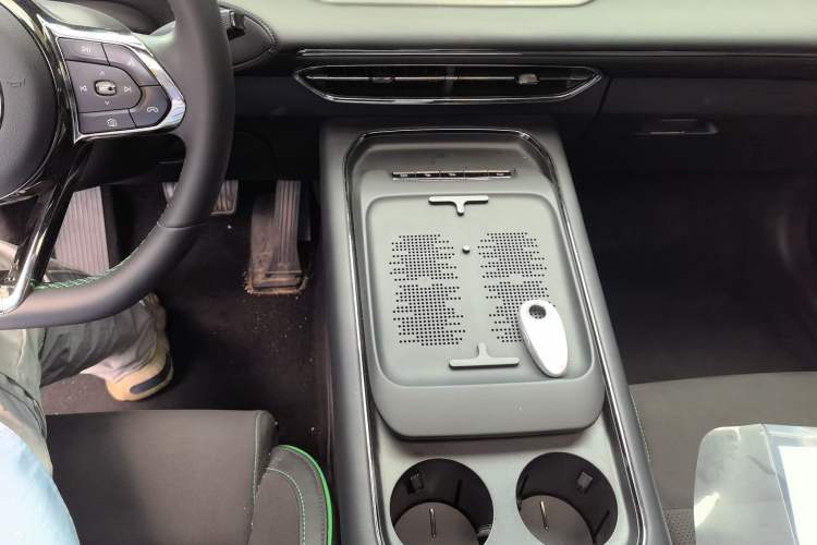 Used VOYAH FREE 2025 318 318 km Rear-Drive Touring Edition Gear Lever