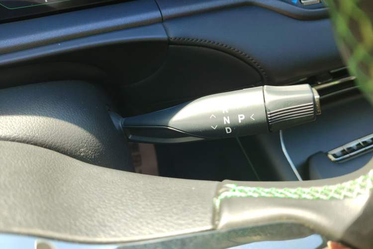 Used VOYAH FREE 2025 318 318 km Rear-Drive Touring Edition Gear Lever