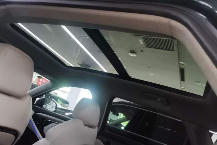 Used VOYAH FREE 2025 318 318 km Rear-Drive Touring Edition Headliner
