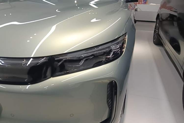 Used VOYAH FREE 2025 Model FREE+ Four-Wheel-Drive Qiankun Edition Left Front Headlight