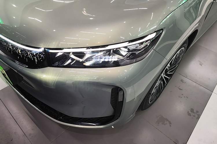 Used VOYAH FREE 2025 Model FREE+ Four-Wheel-Drive Qiankun Edition Left Front Headlight