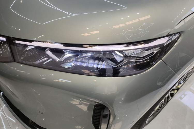 Used VOYAH FREE 2025 Model FREE+ Four-Wheel-Drive Qiankun Edition Left Front Headlight