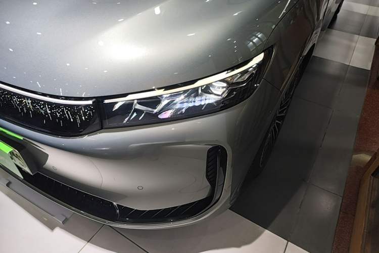 Used VOYAH FREE 2025 Model FREE+ Four-Wheel-Drive Qiankun Edition Left Front Headlight