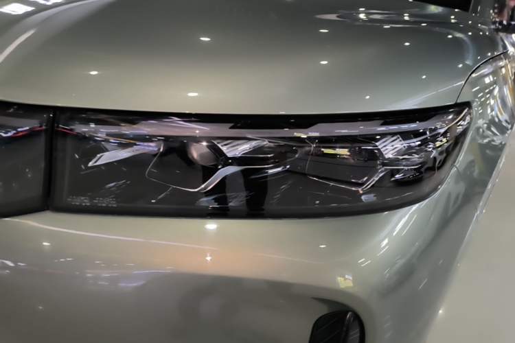 Used VOYAH FREE 2025 Model FREE+ Rear-Drive Qiankun Edition Left Front Headlight