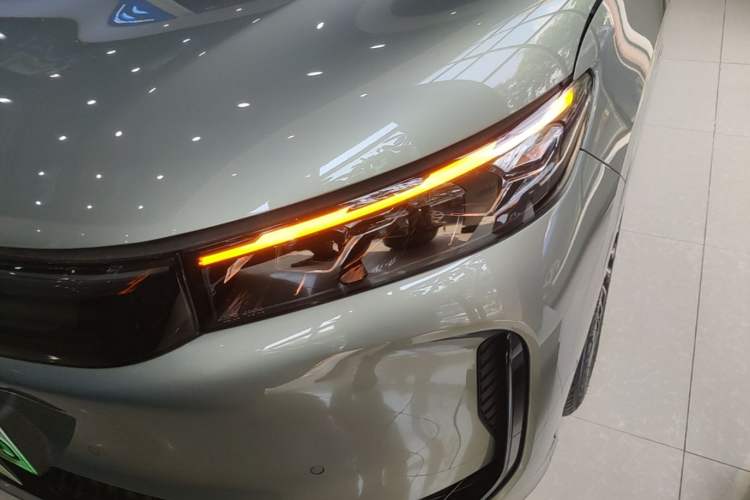 Used VOYAH FREE 2025 Model FREE+ Four-Wheel-Drive Qiankun Edition Left Front Headlight