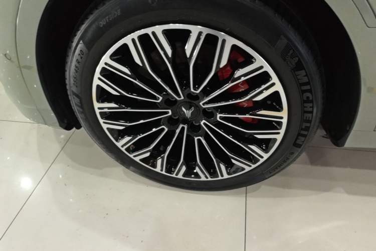 Used VOYAH FREE 2025 Model FREE+ Rear-Drive Qiankun Edition Left Front Wheel Hub