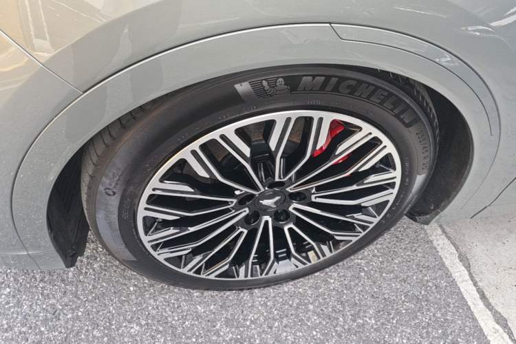 Used VOYAH FREE 2025 Model FREE+ Four-Wheel-Drive Qiankun Edition Left Front Wheel Hub