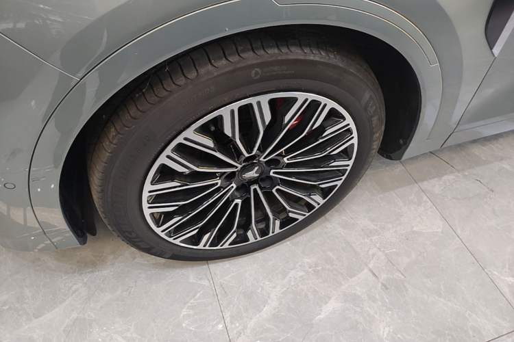 Used VOYAH FREE 2025 Model FREE+ Four-Wheel-Drive Qiankun Edition Left Front Wheel Hub