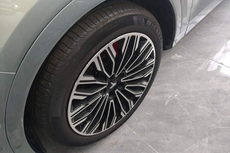 Used VOYAH FREE 2025 Model FREE+ Rear-Drive Qiankun Edition Left Front Wheel Hub