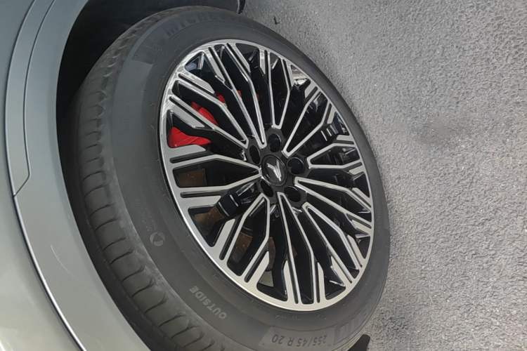 Used VOYAH FREE 2025 Model FREE+ Four-Wheel-Drive Qiankun Edition Left Front Wheel Hub