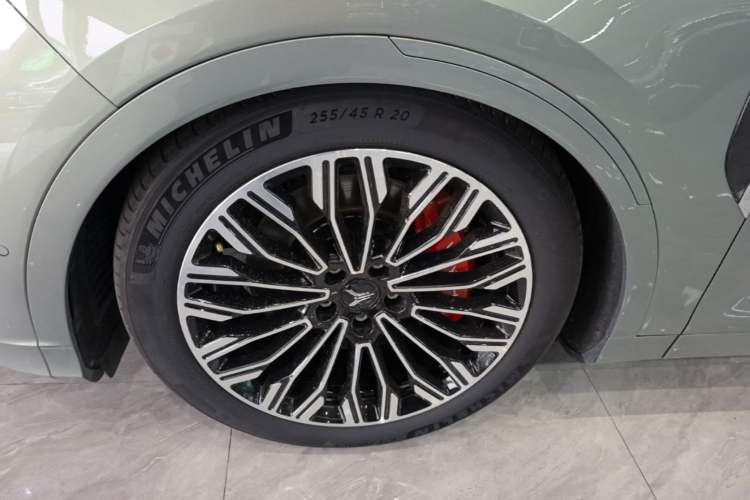 Used VOYAH FREE 2025 Model FREE+ Four-Wheel-Drive Qiankun Edition Left Front Wheel Hub