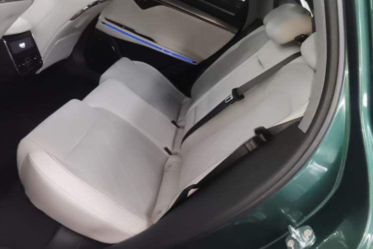Used VOYAH FREE 2025 318 318 km Rear-Drive Touring Edition Left Rear Seat
