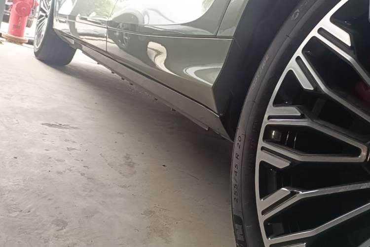 Used VOYAH FREE 2025 Model FREE+ Rear-Drive Qiankun Edition Left Side Sill