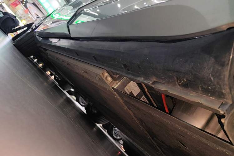 Used VOYAH FREE 2025 Model FREE+ Four-Wheel-Drive Qiankun Edition Left Side Sill