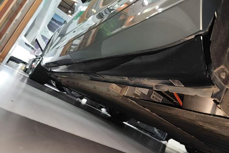 Used VOYAH FREE 2025 Model FREE+ Four-Wheel-Drive Qiankun Edition Left Side Sill