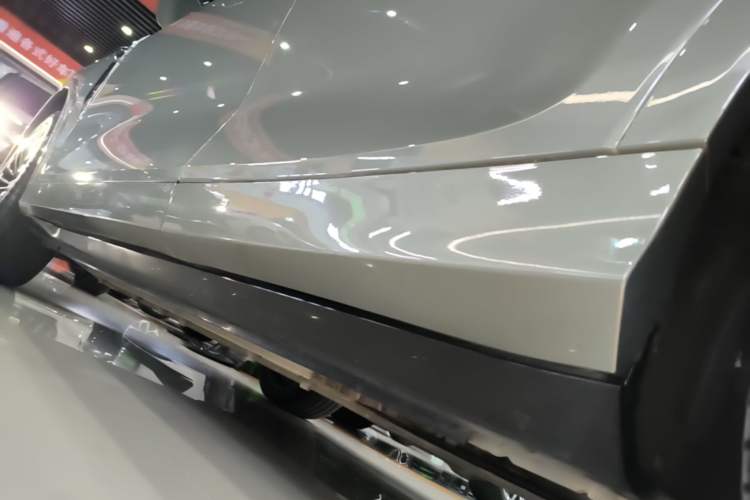 Used VOYAH FREE 2025 Model FREE+ Rear-Drive Qiankun Edition Left Side Sill