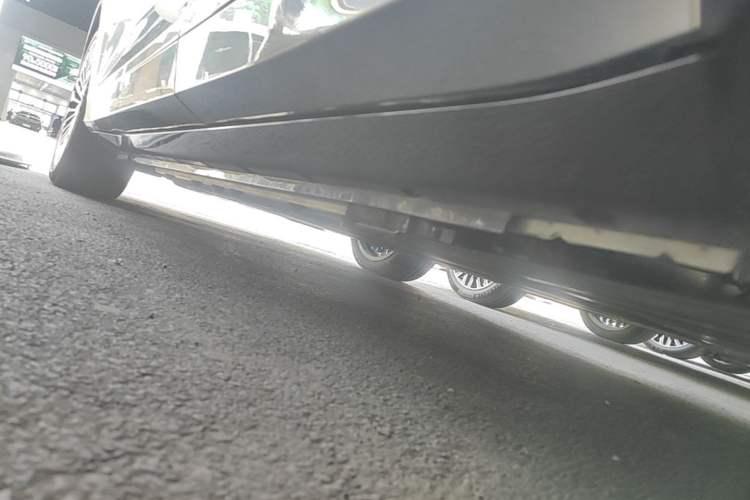 Used VOYAH FREE 2025 Model FREE+ Four-Wheel-Drive Qiankun Edition Left Side Sill