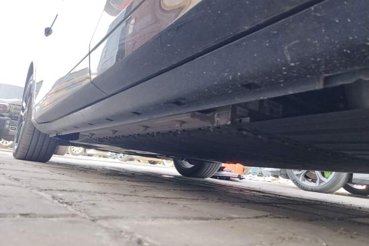 Used VOYAH FREE 2025 318 318 km Rear-Drive Touring Edition Left Side Sill