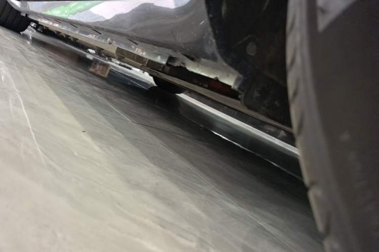 Used VOYAH FREE 2025 Model FREE+ Four-Wheel-Drive Qiankun Edition Left Side Sill