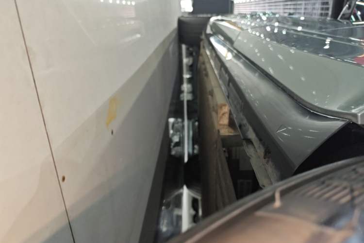 Used VOYAH FREE 2025 Model FREE+ Rear-Drive Qiankun Edition Left Side Sill